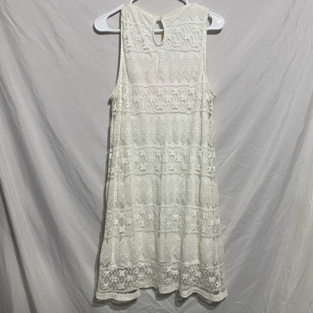 Lace Dress - Picture 2 of 7